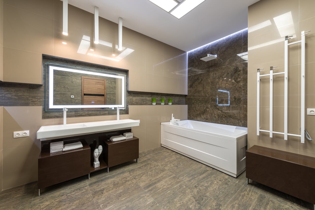 The Art of Drawing Readers In: Your attractive post title goes here Contemporary bathroom showcasing elegant fixtures, spacious layout, and stylish lighting.